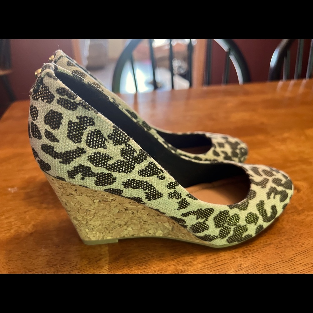 Like New Cheetah/Leopard wedges heels size 6.5 from Sociology.